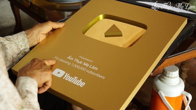 Mom's Cuisine received the YouTube golden button, the owner of the channel was touched: 