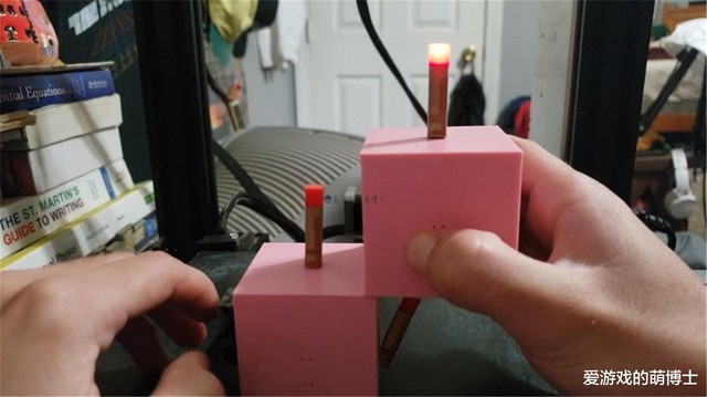 The feat of recreating the real-life version of Minecraft with paper is 99% similar to the game, the male gamer makes fans admire and admire for his awesome workmanship - Photo 1.