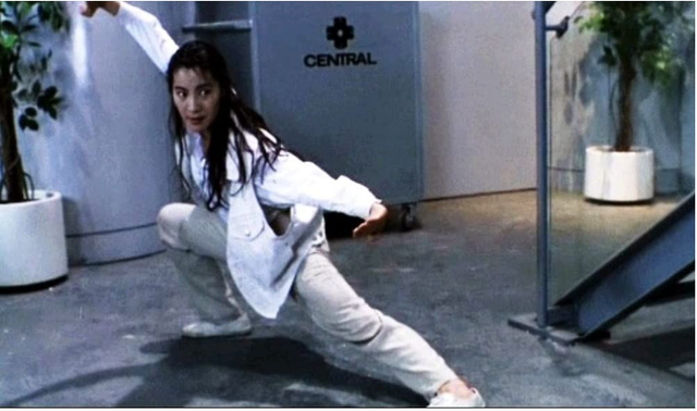Nữ hoàng phim hành động Dương Tử Quỳnh làm lu mờ Thành Long trong Supercop 1992 - Ảnh 4.