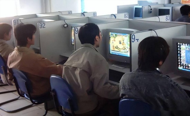 Friends, players quit the game, male gamers have been playing alone for 15 years, dominating the server - Photo 1.