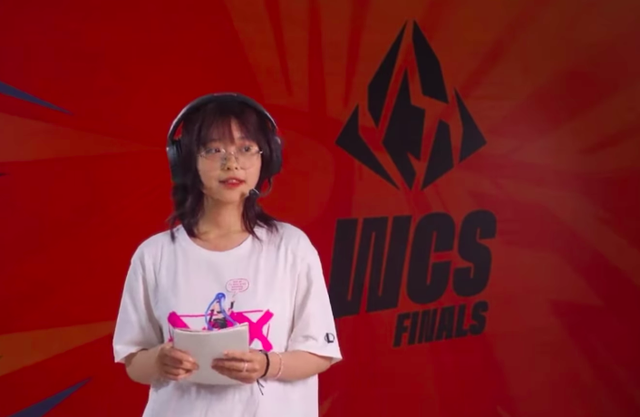 Encountering an unexpected situation on the air, female MC Toc Chien clearly showed a bewildered look - Photo 3.