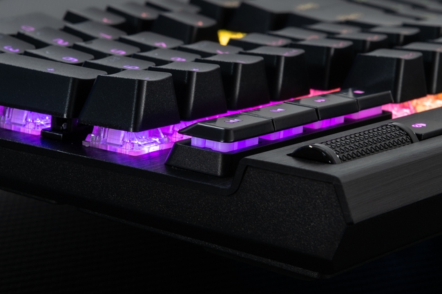Bàn phím cơ gaming Corsair K70 RGB Pro: Đắt xắt ra miếng với thiết kế cá tính, xịn sò - Ảnh 9.