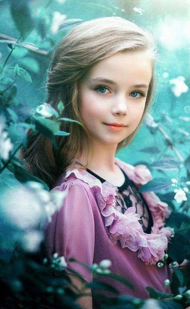  Từng được gọi là bé gái đẹp nhất thế giới, nhan sắc bông hồng Belarus giờ ra sao ở tuổi 18? - Ảnh 1.