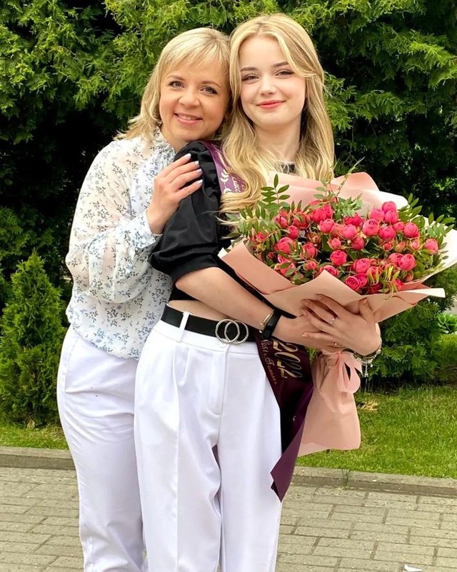  Từng được gọi là bé gái đẹp nhất thế giới, nhan sắc bông hồng Belarus giờ ra sao ở tuổi 18? - Ảnh 12.