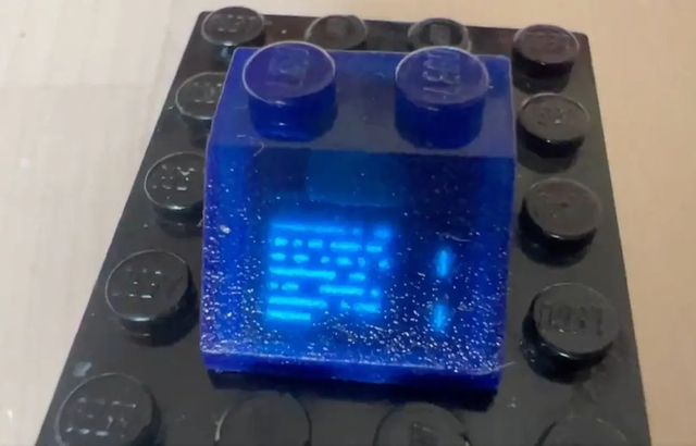 Ngỡ ngàng máy tính mini bên trong nút Lego, có cả màn hình OLED - Ảnh 3.