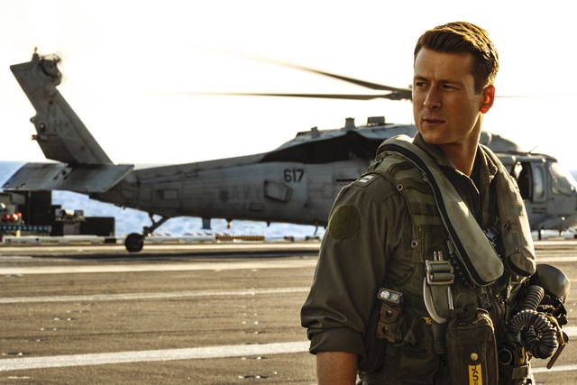 Những sự thật ngã ngửa về dàn phi công trai đẹp gái xinh trong Top Gun Maverick - Ảnh 1.