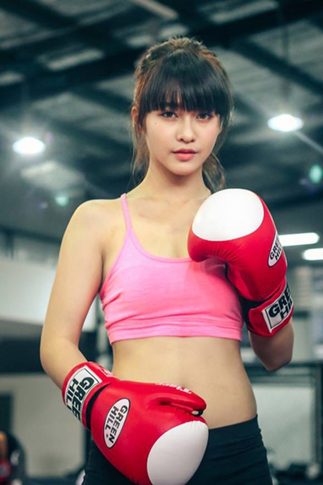10 năm lột xác của Khả Ngân: Từ hot girl boxing trở thành mỹ nhân đình đám - Ảnh 2.