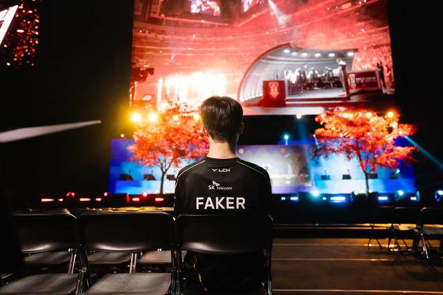 T1 owns Faker and he is also one of the best captains and commanders currently in the League of Legends village