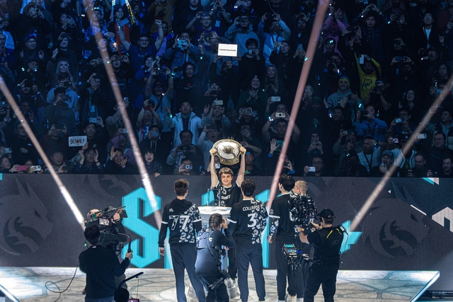 TS is the second team in DOTA 2 history to defend the TI championship