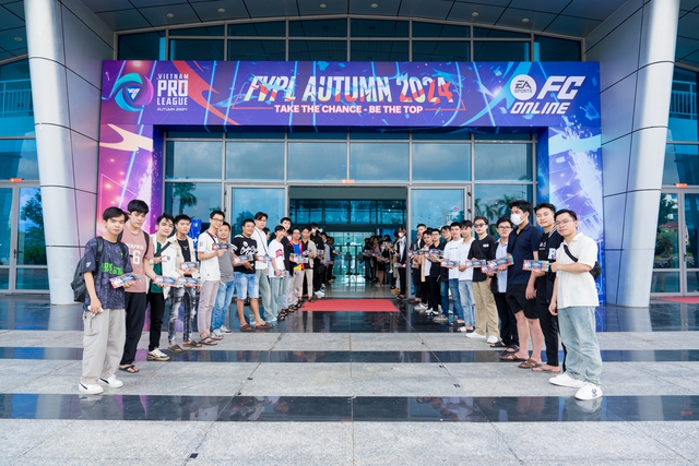 Thần đồng PES một thời lên ngôi vương tại Chung kết FVPL Autumn 2024: Chạm đến đỉnh cao- Ảnh 1.