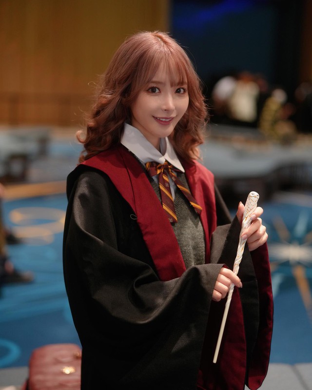 Hai đồng nghiệp của Yua Mikami bất ngờ hóa thân thành "phù thủy", fan Harry Potter cũng phải ngỡ ngàng- Ảnh 5.