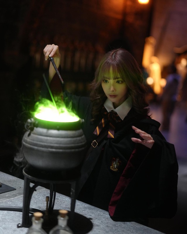 Hai đồng nghiệp của Yua Mikami bất ngờ hóa thân thành "phù thủy", fan Harry Potter cũng phải ngỡ ngàng- Ảnh 7.