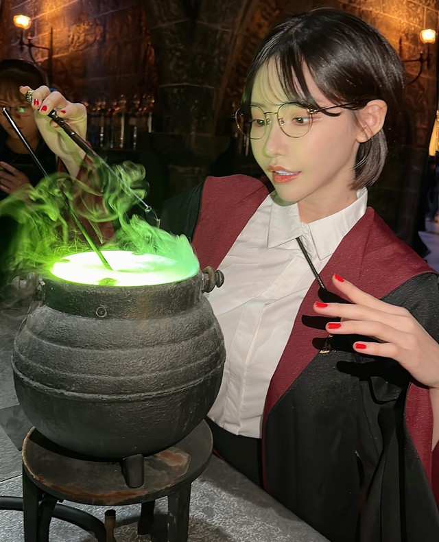 Hai đồng nghiệp của Yua Mikami bất ngờ hóa thân thành "phù thủy", fan Harry Potter cũng phải ngỡ ngàng- Ảnh 4.