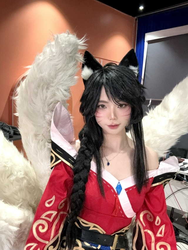 Cosplay Ahri cực kỳ nóng bỏng, Remind hỏi fan nam "đã hối hận chưa"?- Ảnh 8.