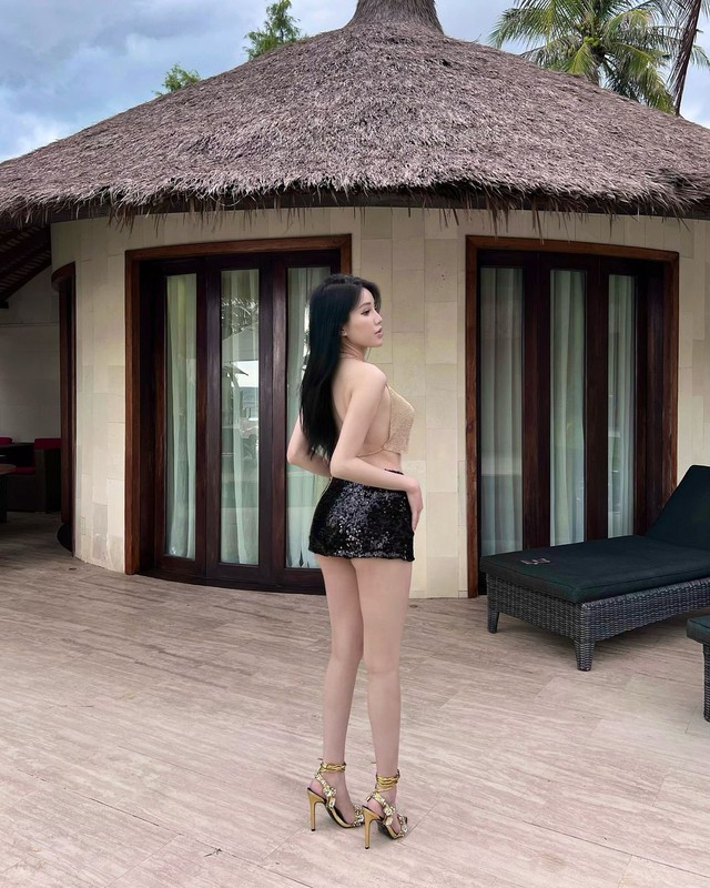 "Hot girl phú bà" khoe dáng nóng bỏng khiến cộng đồng mạng bùng nổ, một số fan góp ý về điều này- Ảnh 6.