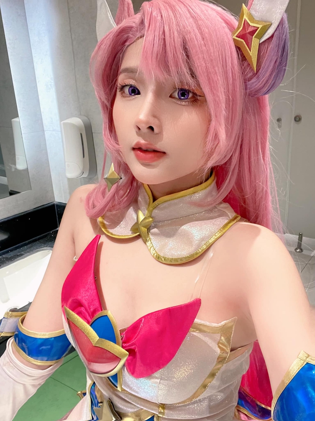 Thoát vai cosplayer gợi cảm, cô gái xinh đẹp bừng sáng với diện mạo "bạch nguyệt quang"- Ảnh 6.