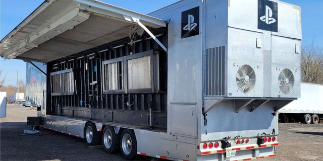 Game thủ phát cuồng với chiếc xe tải kỳ lạ, giá gần 2 tỷ nhưng khiến người chơi tranh nhau mua- Ảnh 2.