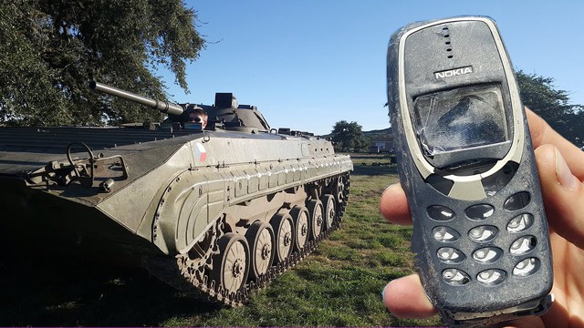 Xuất hiện chiếc điện thoại siêu nồi đồng cối đá, lấy xe tăng cán qua vẫn còn nguyên vẹn, chạy bình thường - Ảnh 3.
