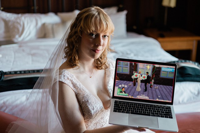 Ngay trong đám cưới của mình, nữ game thủ làm điều hiếm có - Ảnh 2.
