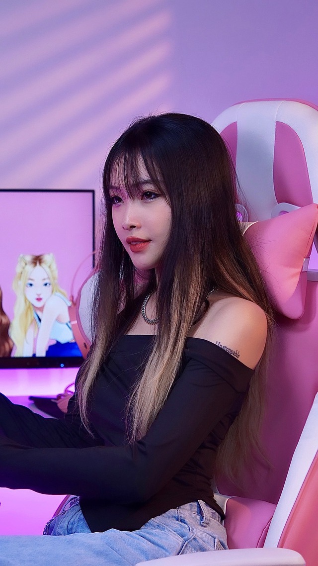 Chàng game thủ "số hưởng", được bạn gái xinh đẹp công khai làm điều này trên sóng livestream 36156195824340896834409055610929407398184139n-17222245021571262903882