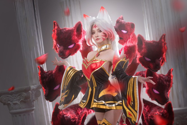 Dàn gái xinh khiến Ahri hot trở lại, màn cosplay gây 