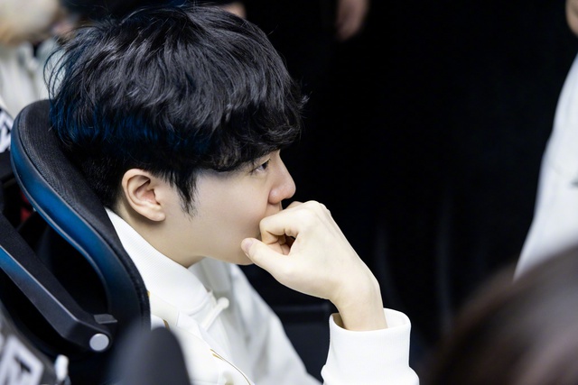 LPL sẽ có một đội tập luyện riêng nhưng trận của IG lại bắt đầu trước khi đội hình này được sử dụng