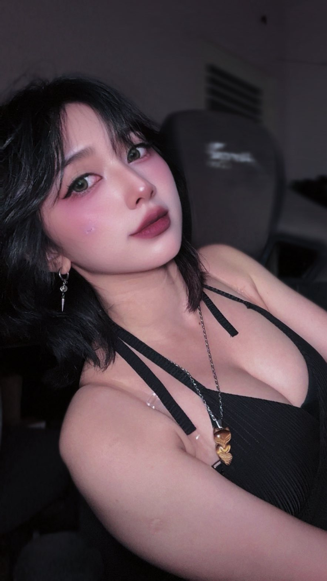 Mercury Nguyen "comeback", thả dáng "đốt mắt" khiến CĐM thích thú- Ảnh 2.