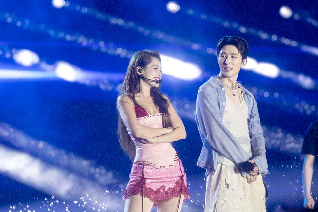 Không thể tin được: Chi Pu kết hợp B.I, tạo nên màn trình diễn đỉnh nhất WATERBOMB HOCHIMINH!- Ảnh 11. Không thể tin được: Chi Pu kết hợp B.I, tạo nên màn trình diễn đỉnh nhất WATERBOMB HOCHIMINH!- Ảnh 11.