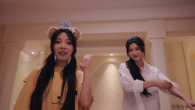 photo-1762157702361 photo-1762157702361