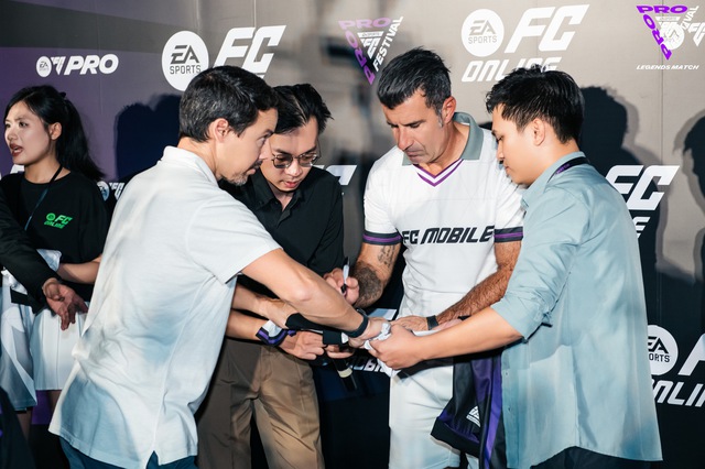 Trước thềm FC Pro Festival 2025 cùng hai huyền thoại Figo và Kaká- Ảnh 8. Trước thềm FC Pro Festival 2025 cùng hai huyền thoại Figo và Kaká- Ảnh 8.