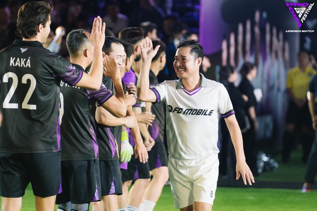 Trước thềm FC Pro Festival 2025 cùng hai huyền thoại Figo và Kaká- Ảnh 9. Trước thềm FC Pro Festival 2025 cùng hai huyền thoại Figo và Kaká- Ảnh 9.
