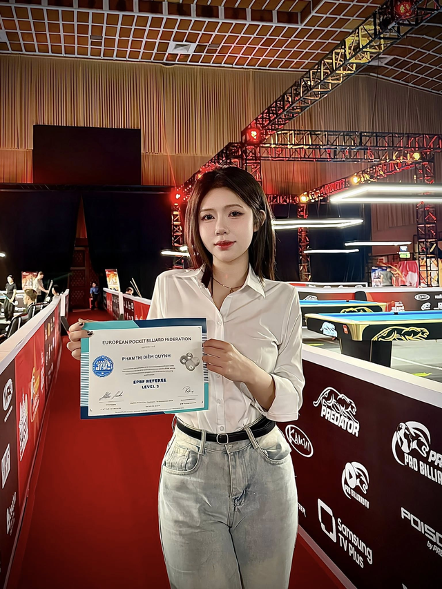 Thể hiện khả năng "xếp bi", hot girl dễ dàng hút tới gần 3 triệu lượt xem- Ảnh 1. Thể hiện khả năng "xếp bi", hot girl dễ dàng hút tới gần 3 triệu lượt xem- Ảnh 1.