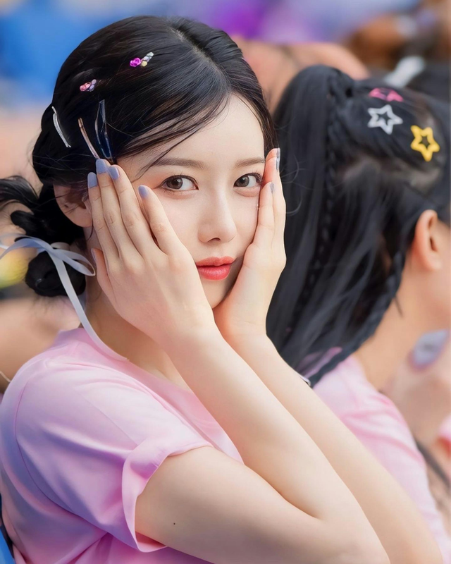 Lộ loạt ảnh thời trẻ, hot girl xinh đẹp khiến fan sững sờ, khẳng định "không nhận ra"- Ảnh 7.