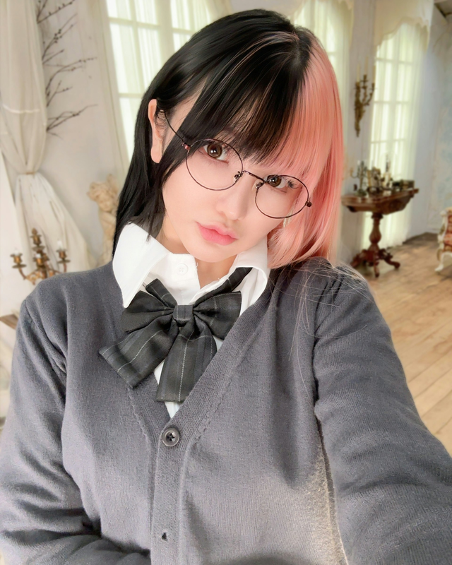 Hot girl xinh đẹp khiến fan sốc nặng, chia sẻ đang sống chung nhà đầy "mập mờ", nhưng không phải người yêu- Ảnh 2.