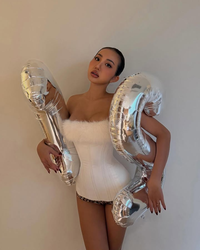 Hậu sinh nhật, hot girl Huyền 2k4 tung bộ ảnh corset không thể táo bạo hơn, khiến fan cũng phải “giật mình”- Ảnh 1. Hậu sinh nhật, hot girl Huyền 2k4 tung bộ ảnh corset không thể táo bạo hơn, khiến fan cũng phải “giật mình”- Ảnh 1.