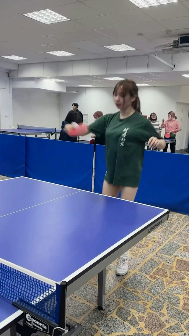 Không cố định khi chơi bóng bàn, hot girl trở nên nổi tiếng không ngờ- Ảnh 4.