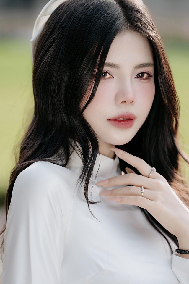 Mai Dora tung loạt ảnh áo dài chào mừng ngày 30-4 khiến dân tình Mai Dora tung loạt ảnh áo dài chào mừng ngày 30-4 khiến dân tình