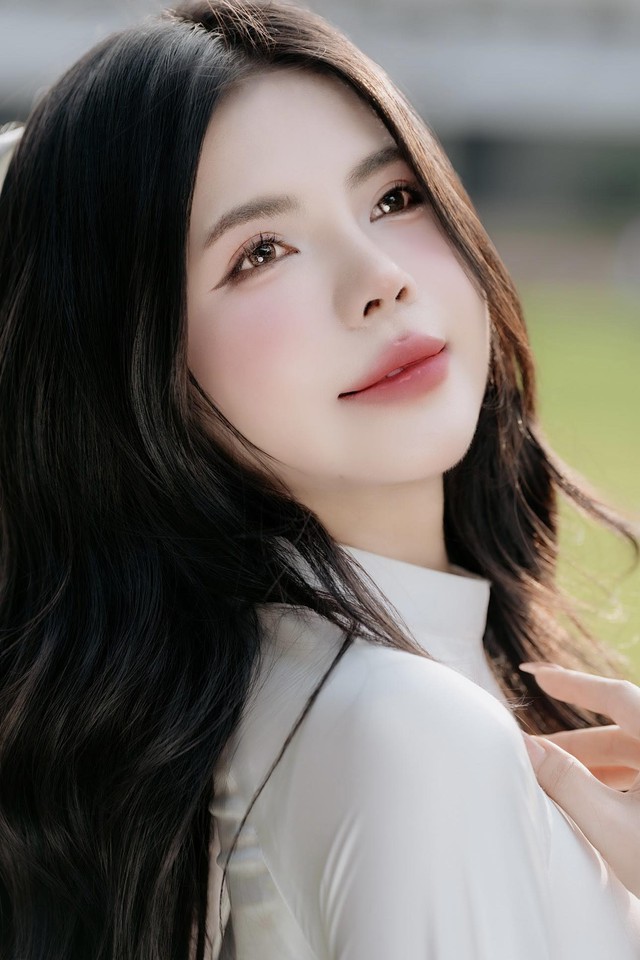 Mai Dora tung loạt ảnh áo dài chào mừng ngày 30-4 khiến dân tình Mai Dora tung loạt ảnh áo dài chào mừng ngày 30-4 khiến dân tình
