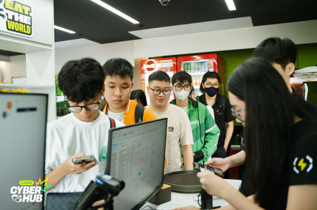 OEG Cyber Hub Facility 3 "falls" on opening day, ambition to cover the whole country 1 OEG Cyber Hub's third venue opening day, experiencing a lively atmosphere.