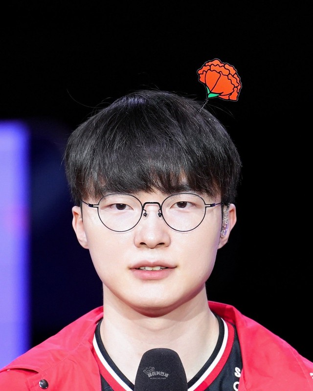 The pentakill is more meaningful than merely celebrating Faker's birthday, as it marks T1's significant comeback and the first time an external player has contributed to a pentakill in the LCK. Faker’s birthday pentakill signifies more than just a birthday, marking T1’s significant comeback.