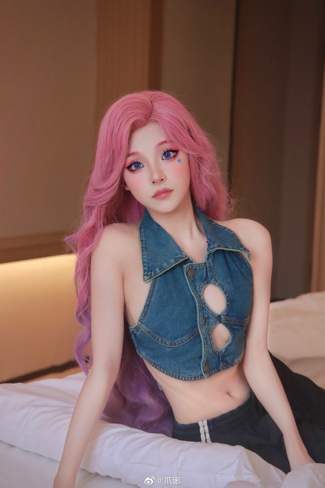 Nàng thơ cosplay xinh như mộng, thần thái lay động Nàng thơ cosplay xinh như mộng, thần thái lay động