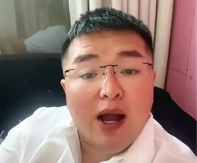 Cãi nhau với fan trên live, nam streamer đột ngột qua đời- Ảnh 1.