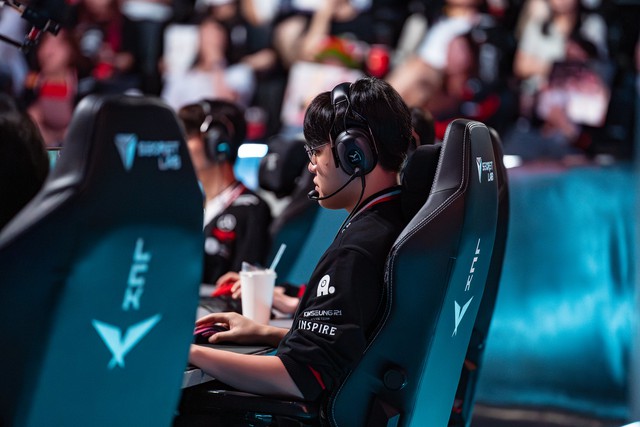 Đại thắng KT nhưng T1 lại là top team hiếm hoi trong toàn cõi LMHT vẫn 