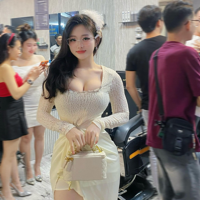 Cộng đồng mạng tiếp tục Cộng đồng mạng tiếp tục