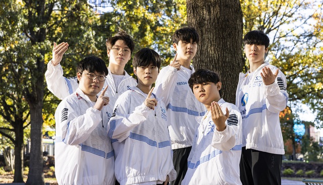 Nhiều khán giả liên tưởng đến năm 2022 khi có nhiều sự trùng hợp Nhiều khán giả liên tưởng đến năm 2022 khi có nhiều sự trùng hợp