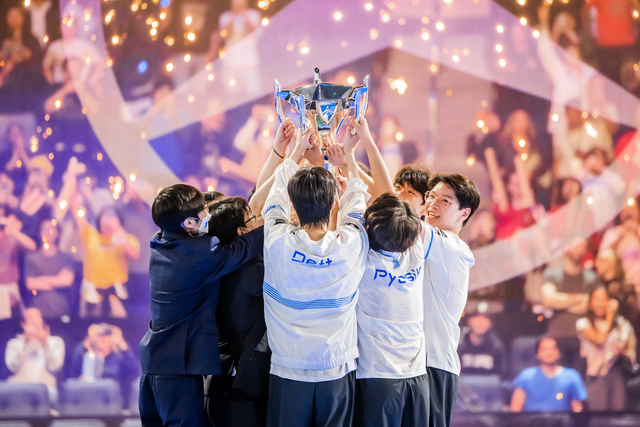 Nhìn lại DRX và T1 - 2 seed 4 đã làm nên lịch sử LMHT- Ảnh 1. Nhìn lại DRX và T1 - 2 seed 4 đã làm nên lịch sử LMHT- Ảnh 1.