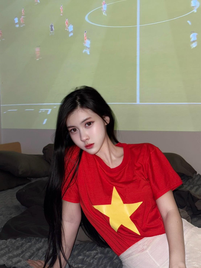 Du xuân Việt Nam, diện áo dài Tết, hot girl Thái Lan khiến CĐM thích thú, hết lời tán dương- Ảnh 1. Du xuân Việt Nam, diện áo dài Tết, hot girl Thái Lan khiến CĐM thích thú, hết lời tán dương- Ảnh 1.