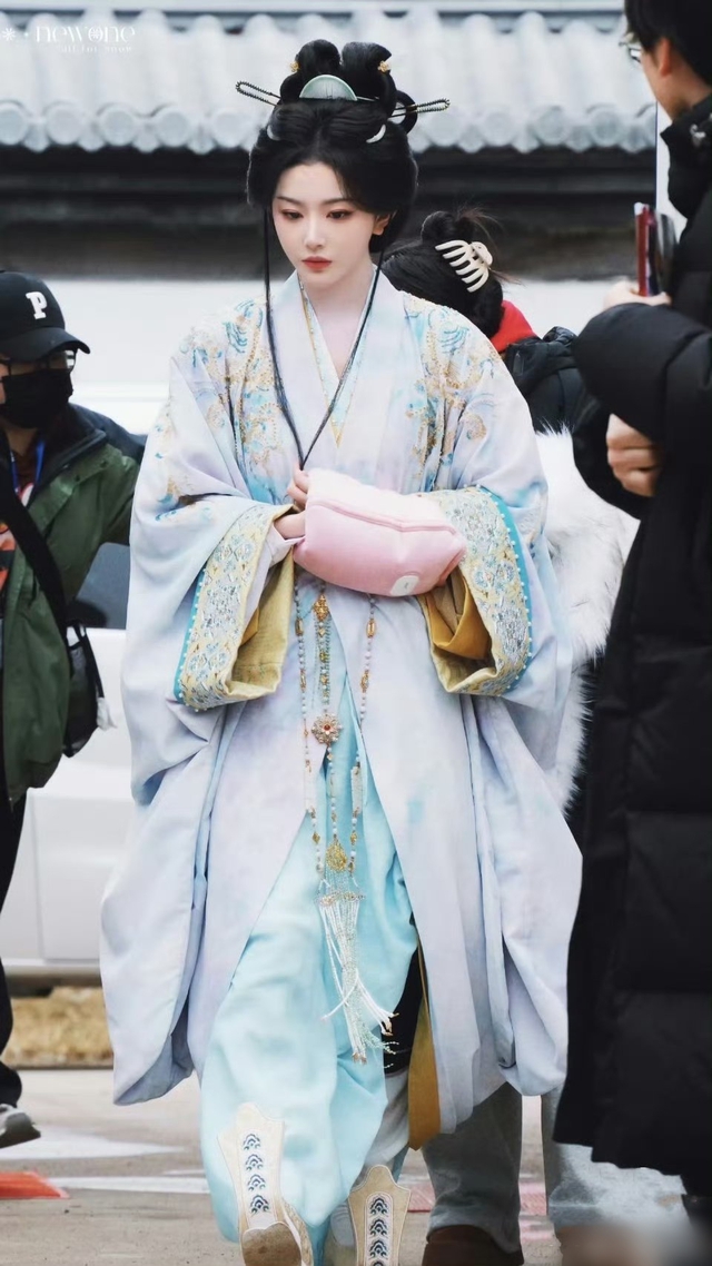 Cả showbiz chưa thấy ai dám chê mỹ nhân này: Nhan sắc quý hơn kim cương châu báu, thua công chúa mỗi cái tên- Ảnh 1. Cả showbiz chưa thấy ai dám chê mỹ nhân này: Nhan sắc quý hơn kim cương châu báu, thua công chúa mỗi cái tên- Ảnh 1.