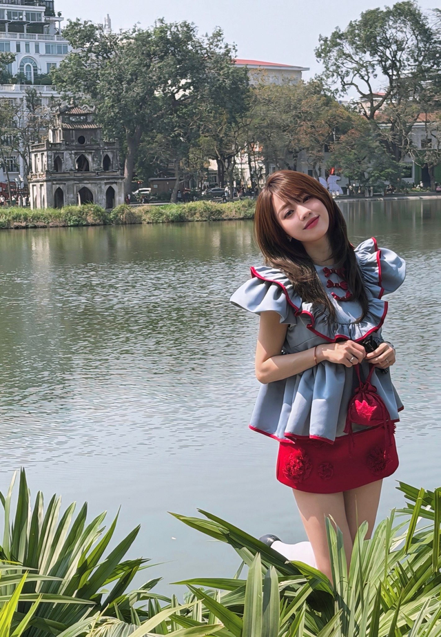 "Thoát Tết", hot girl Hà Kim hóa cô sinh viên cực dễ thương khiến anh em rung động- Ảnh 2.