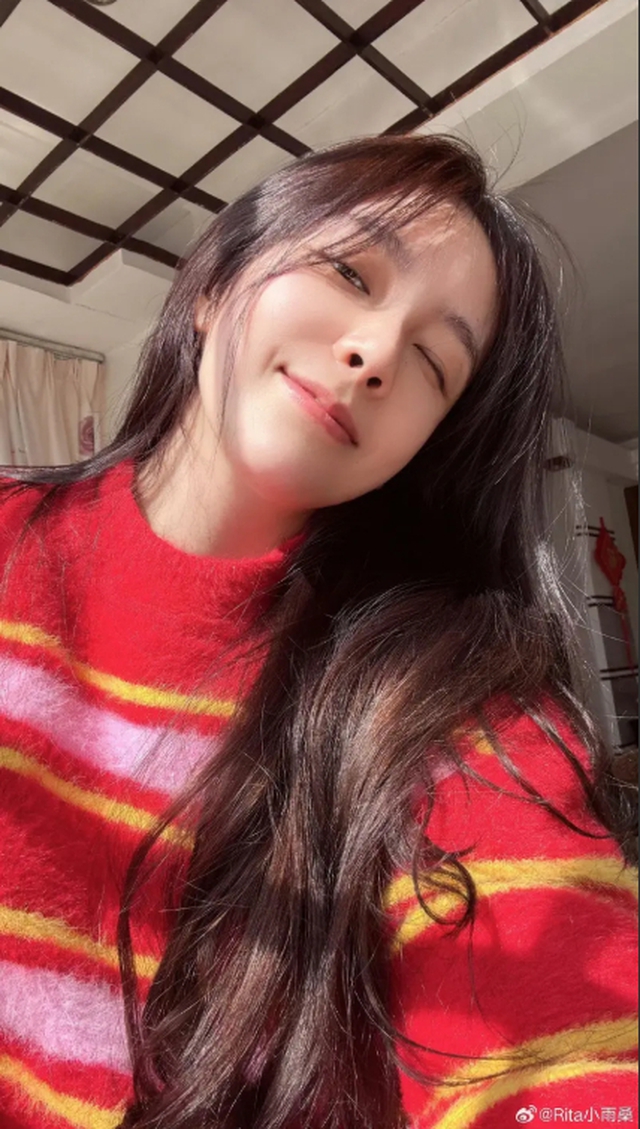 Bị fan cuồng đòi mua quần áo đã mặc để làm "túi thơm", nữ streamer xinh đẹp bất ngờ, không kịp phản ứng- Ảnh 3.